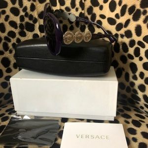 💯 Versace Sunglasses -3 Medusa Logo (Purple)